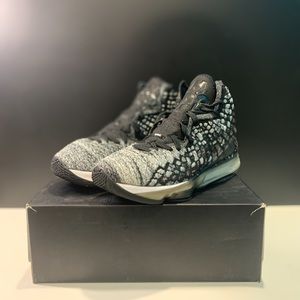 Nike Lebron 17 'Oreo